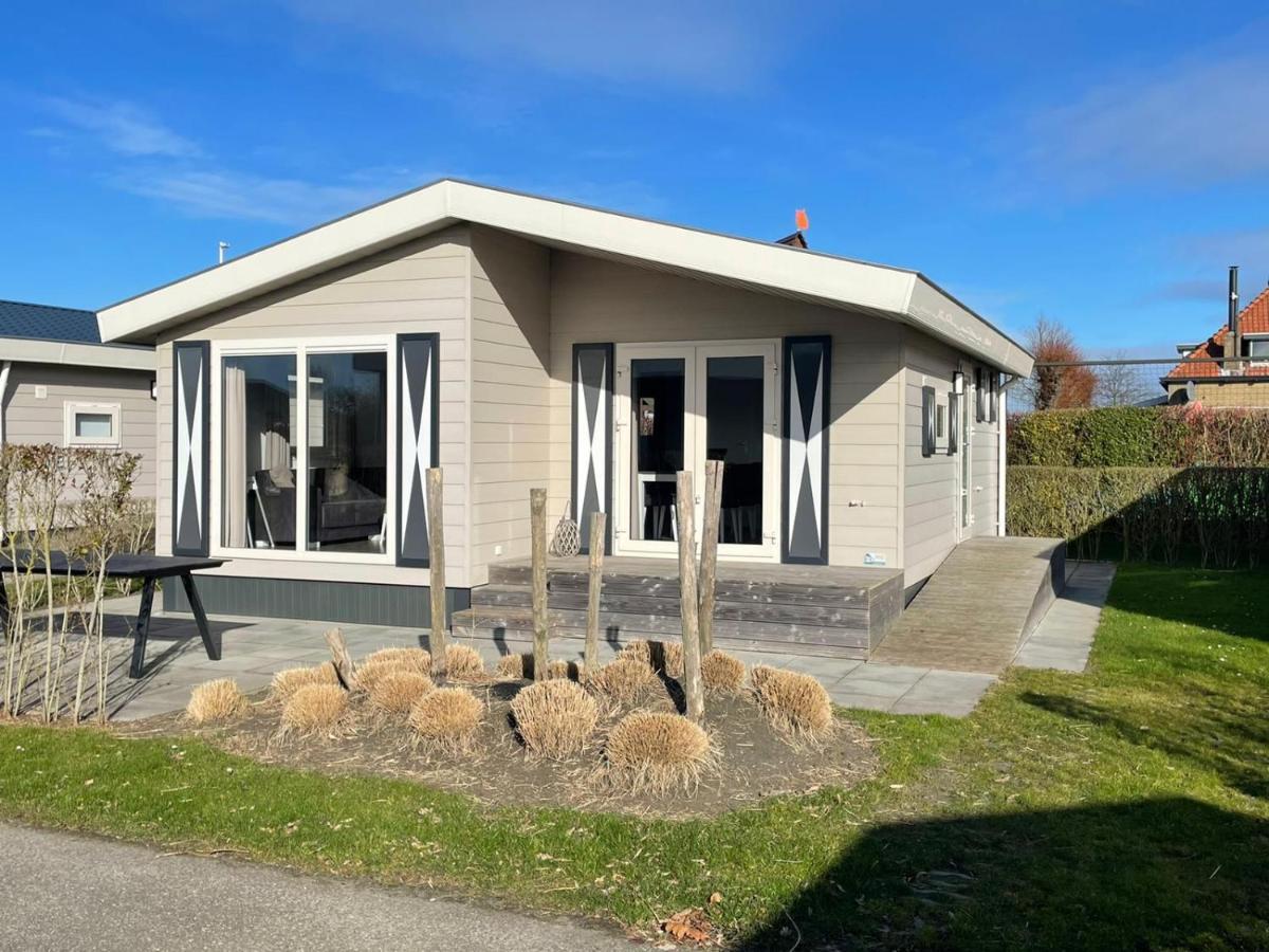 Chalet Op Gezellige Familiecamping Bij Zee Kamperland Exterior photo